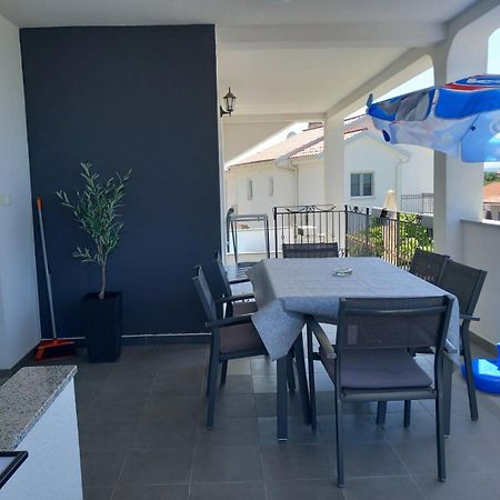 Apartman Niko Malinska Luaran gambar