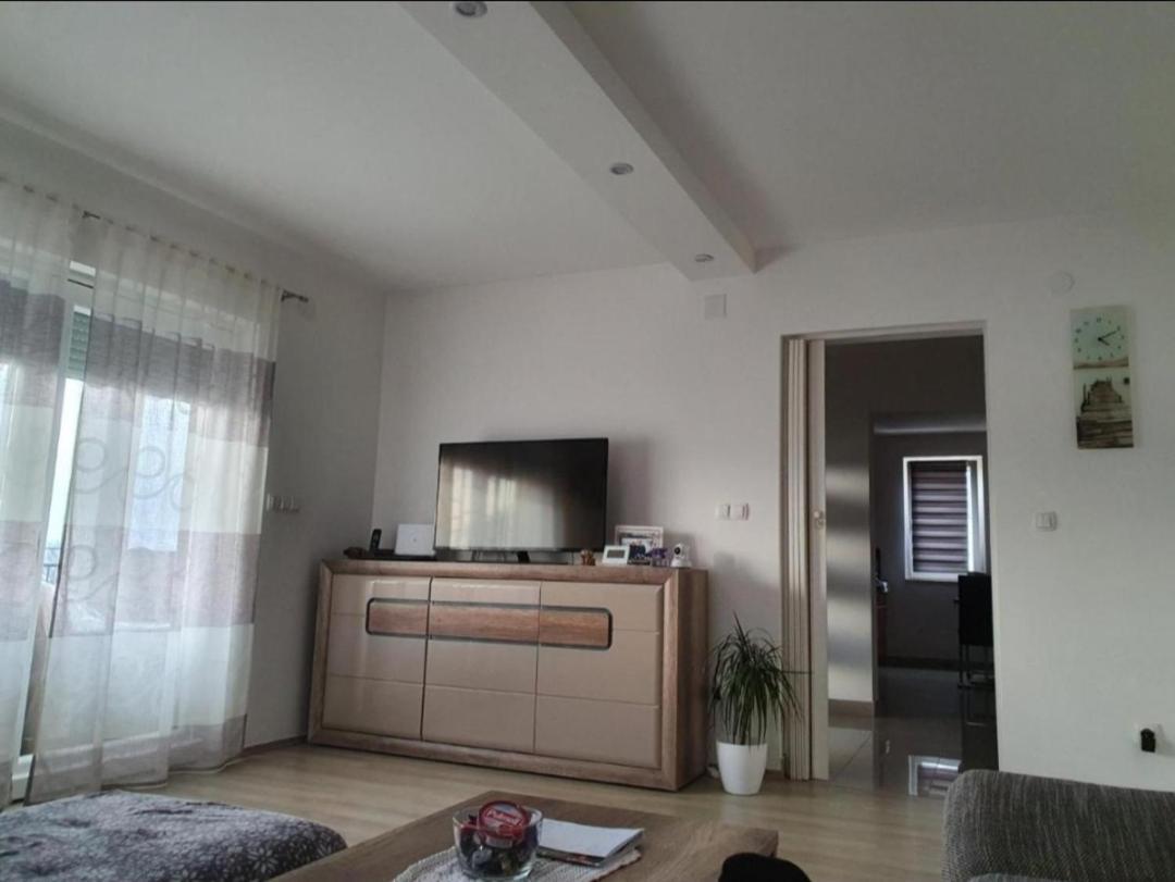 Apartman Niko Malinska Luaran gambar