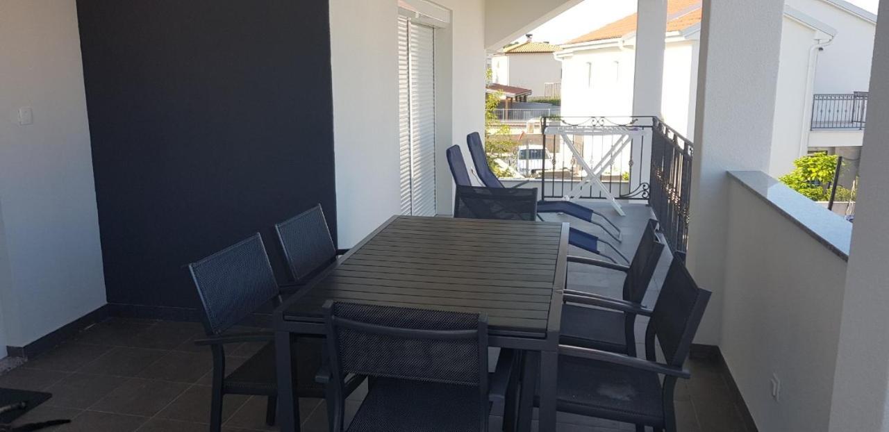 Apartman Niko Malinska Luaran gambar